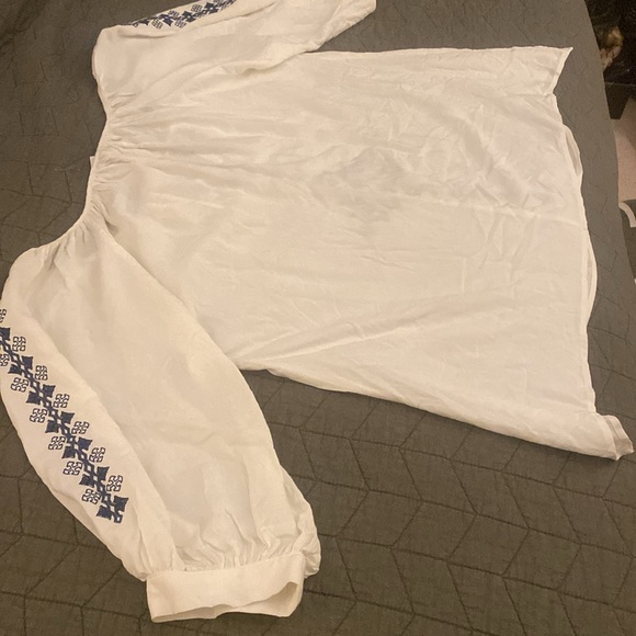 New Boho white and blue embroidered peasant top - Picture 7 of 7